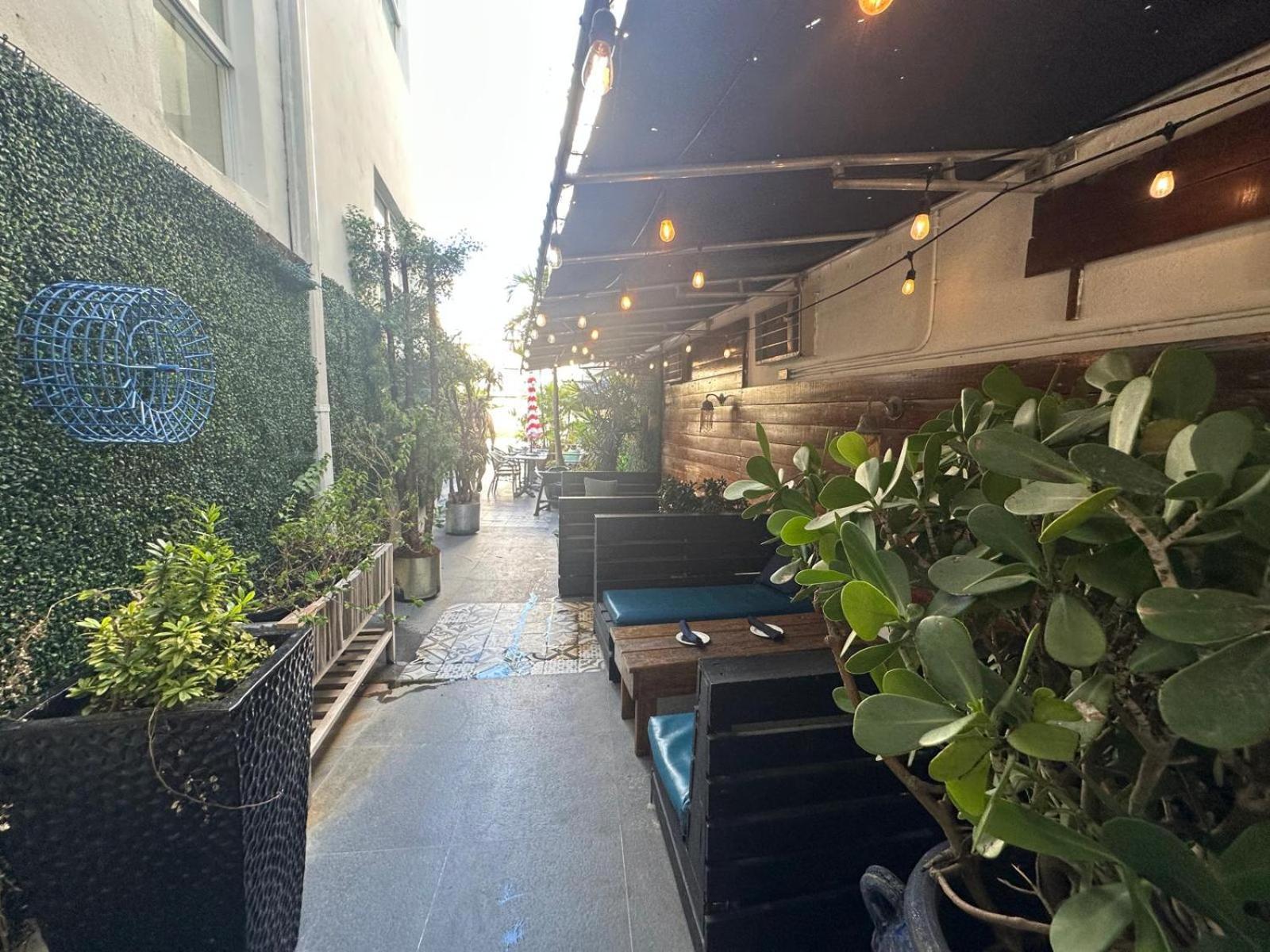 Maxine'S Dorset Catalina Hotel - Miami Beach — Photos 1